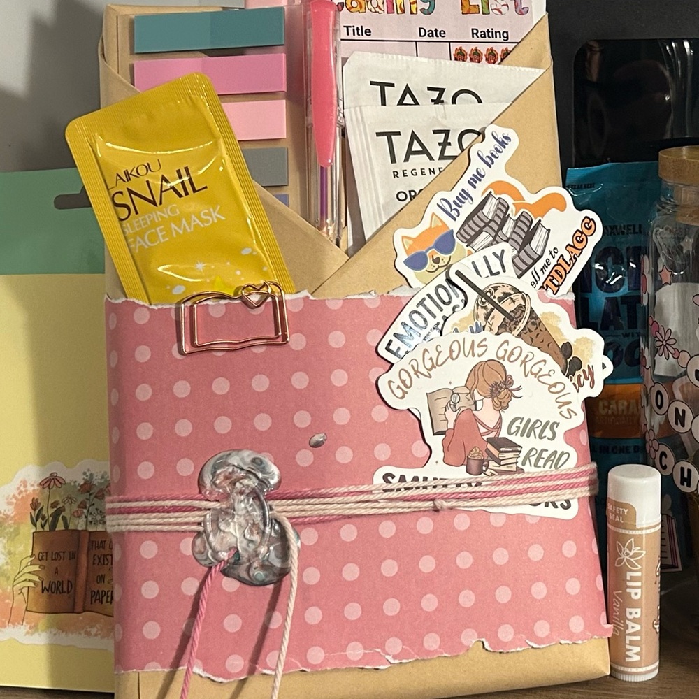 🌶️SPICY Blind date with a book Sports Romance gift Box. Ready to gift! - Picture 2 of 8